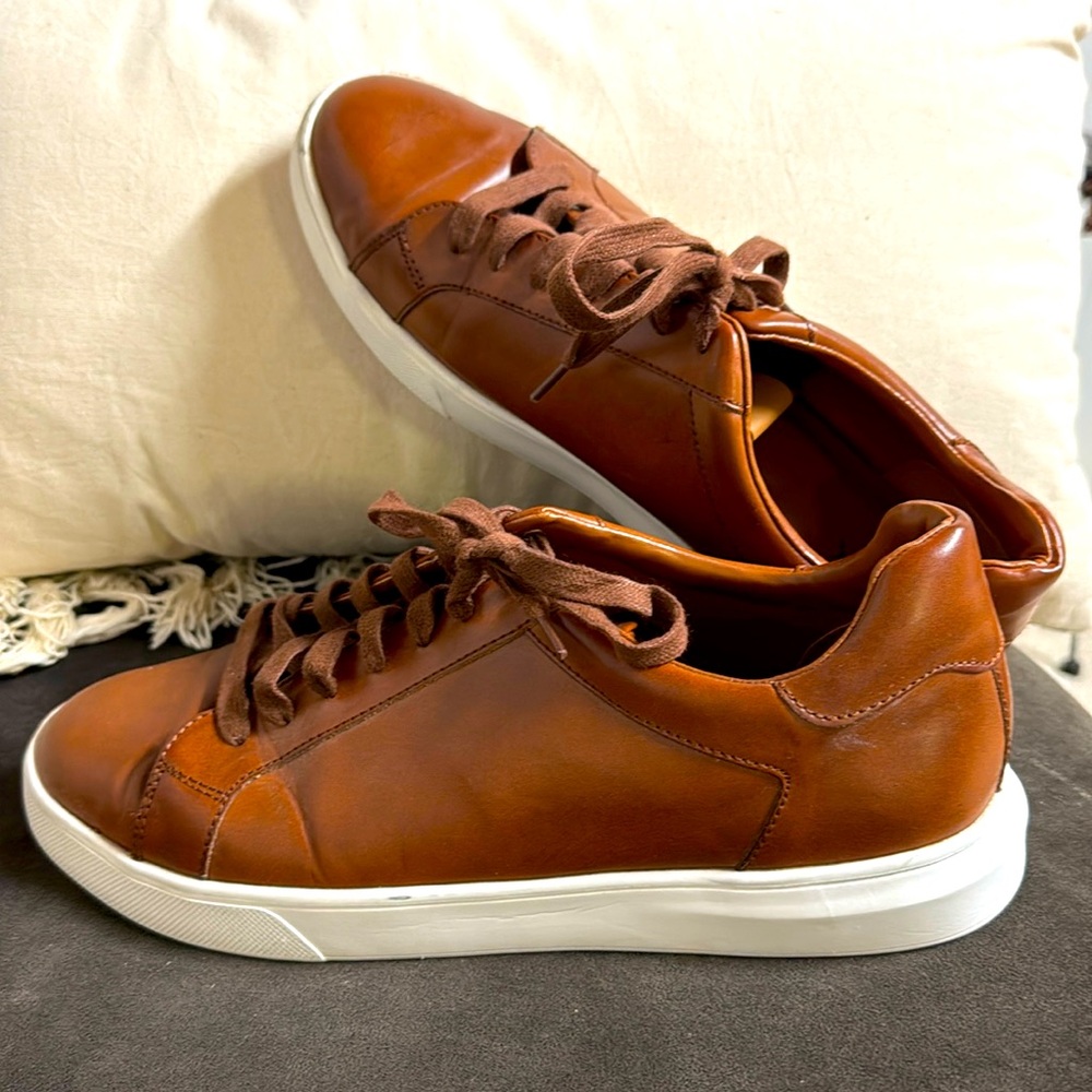 Men’s dress sneakers